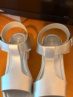 Adams Silver Woman’s T‑Bar Dress Sandals Size 9
